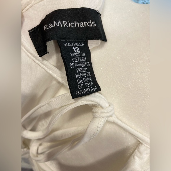 Long R&M Richards evening white gown with sequins - Picture 5 of 6